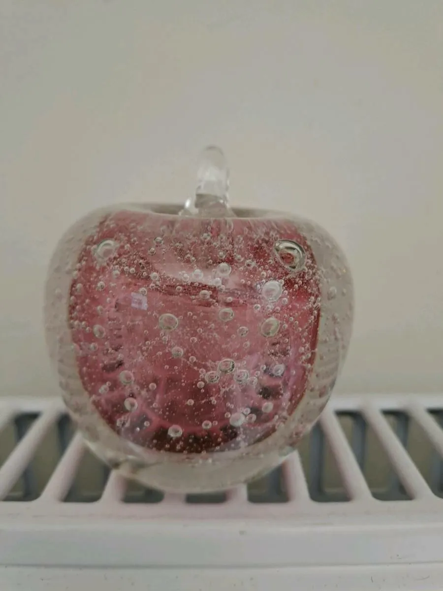 Art Glass Apple Paperweight – Pink Bubble Glass - Image 3