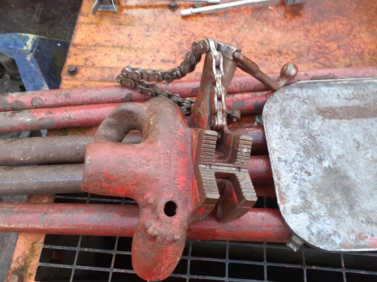 RIDGID HORSE BENCH - Image 1