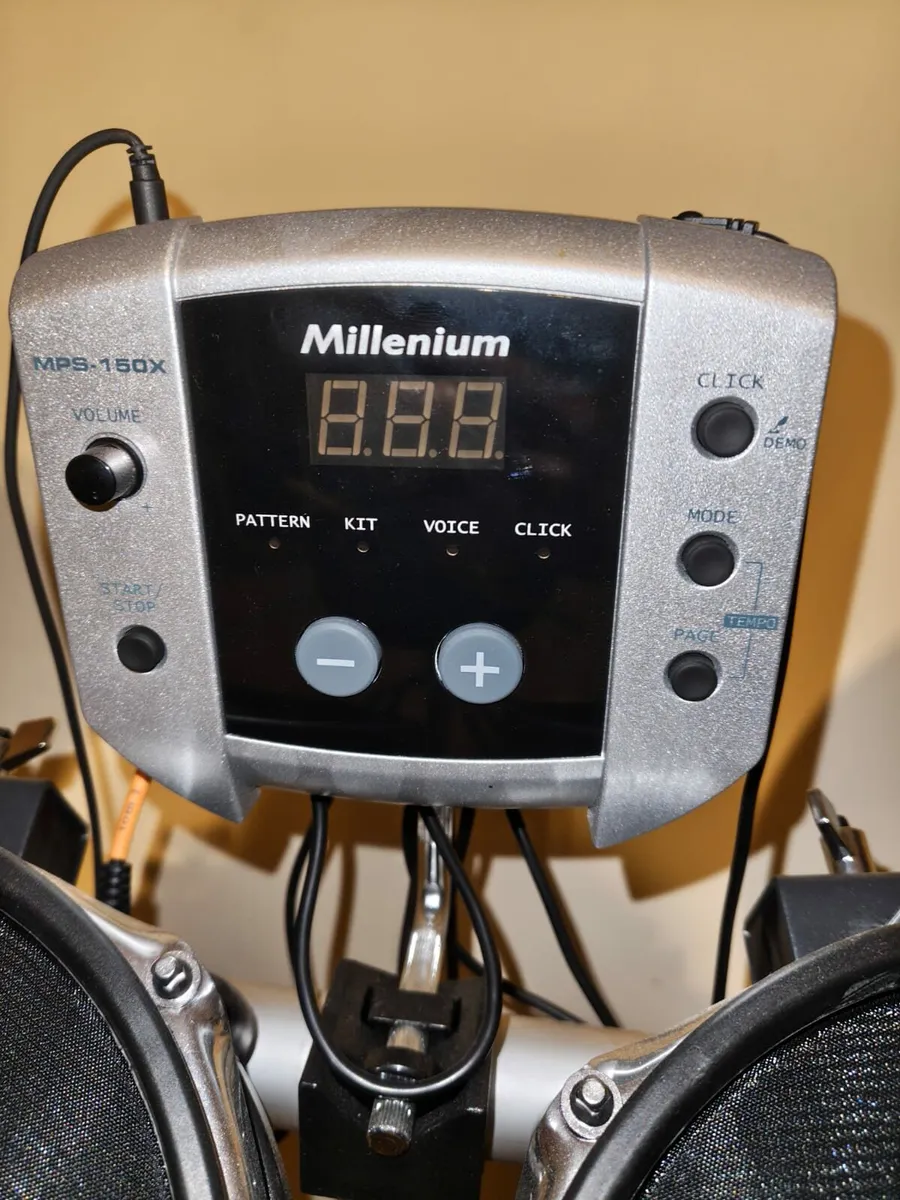 Electronic drum kit - Image 1