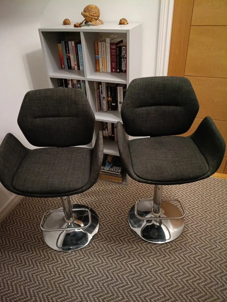 Pair of fabric swivel Bar stools - Image 4