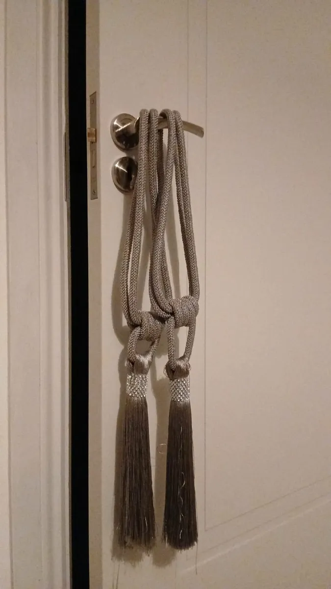 Lined curtains 90*90 with tie backs - Image 2