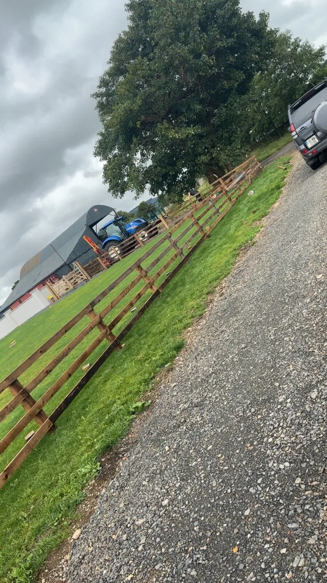 ****FENCING CONTRACTOR**** - Image 2