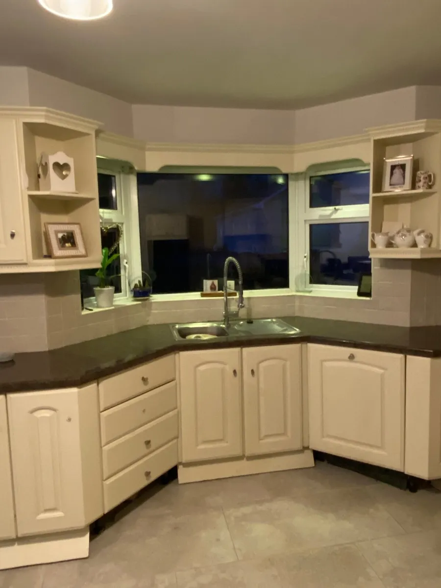 Kitchen units €600 - Image 3