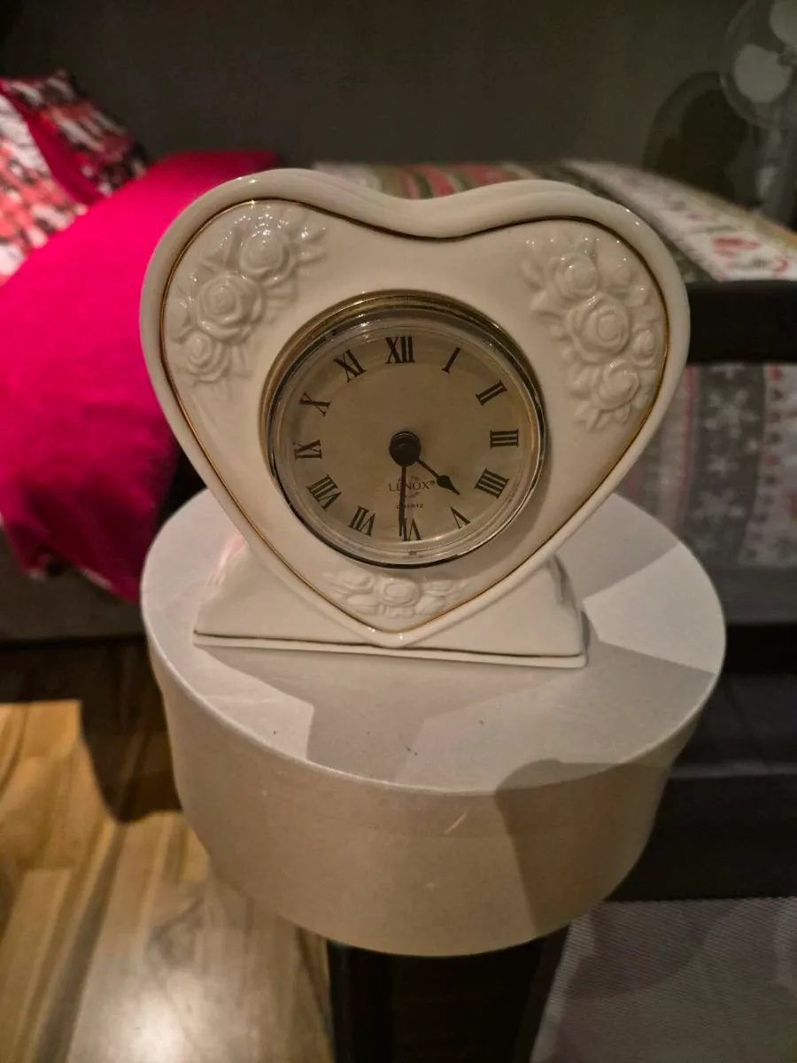 Lenox heart shaped clock - Image 1