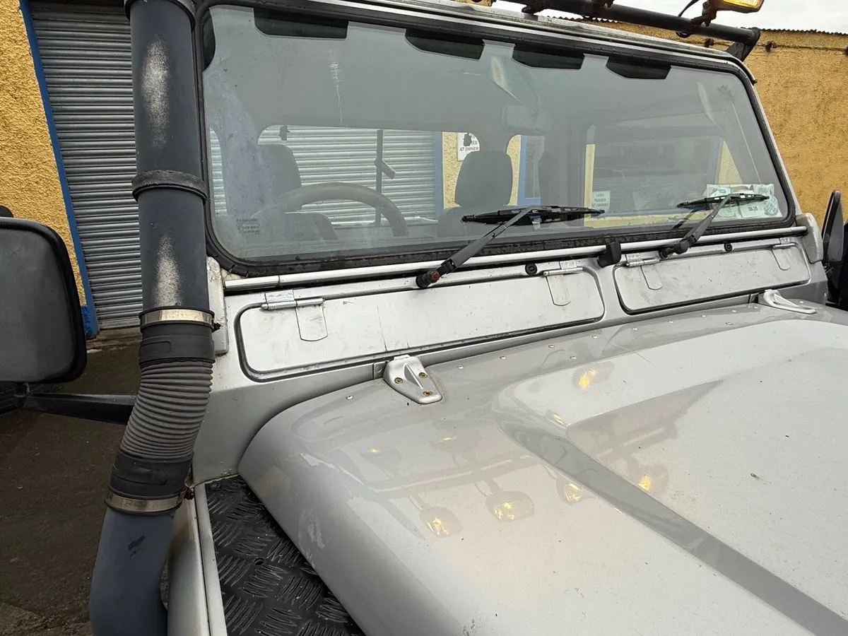 Land Rover Defender 90 - Image 3