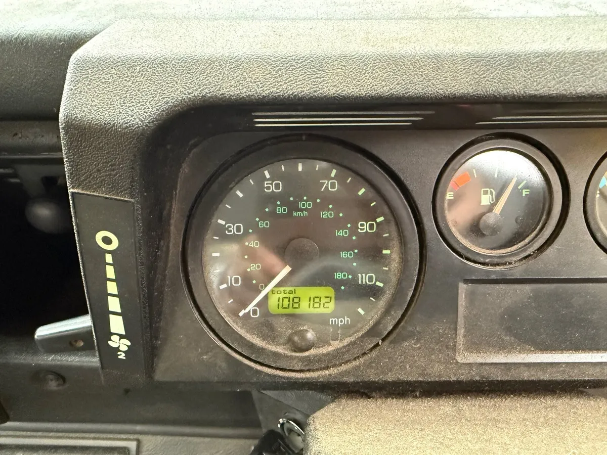 Land Rover Defender 90 - Image 4