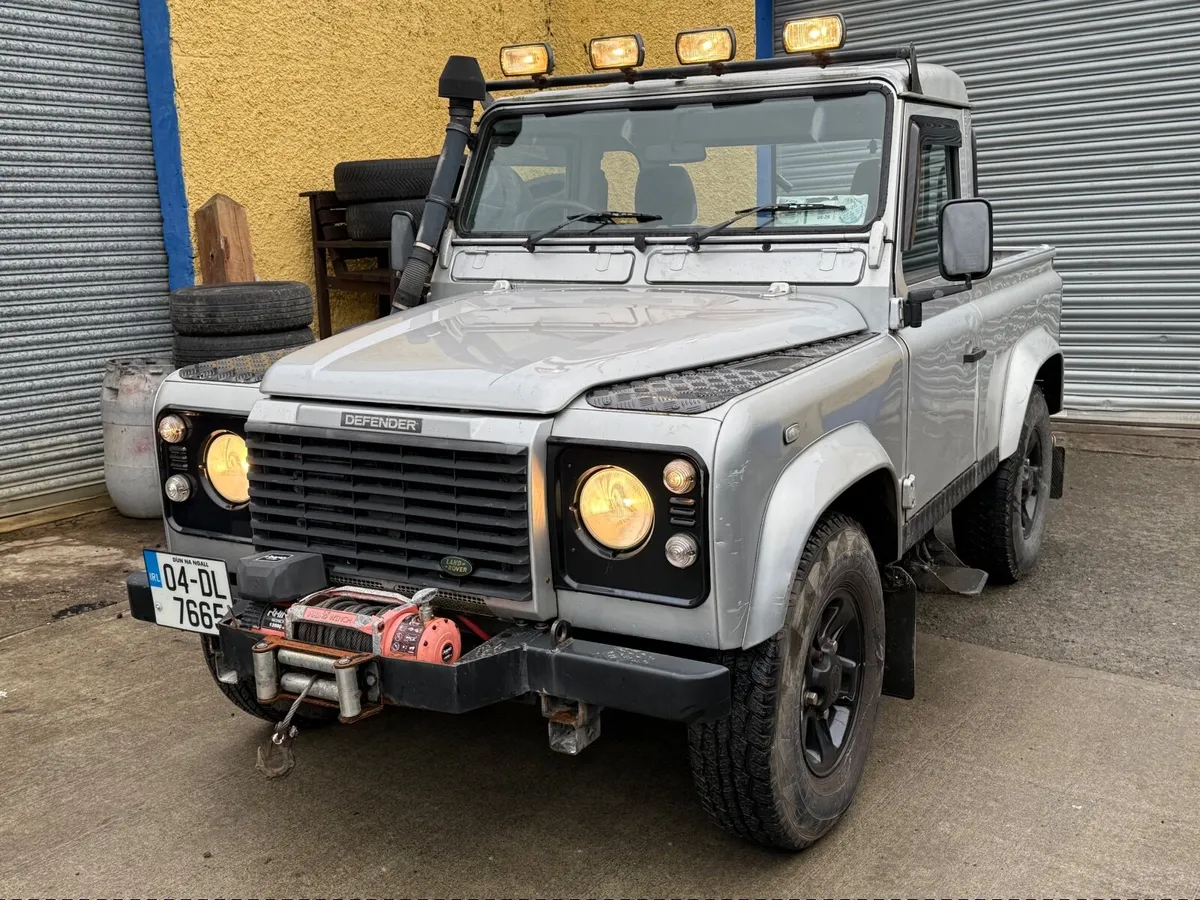 Land Rover Defender 90 - Image 1