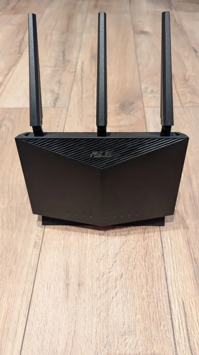ASUS RT-AX86U Gaming Router (WiFi 6 / 2.5G Port) - Excellent Condition - Image 2