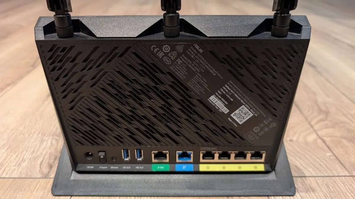 ASUS RT-AX86U Gaming Router (WiFi 6 / 2.5G Port) - Excellent Condition - Image 3