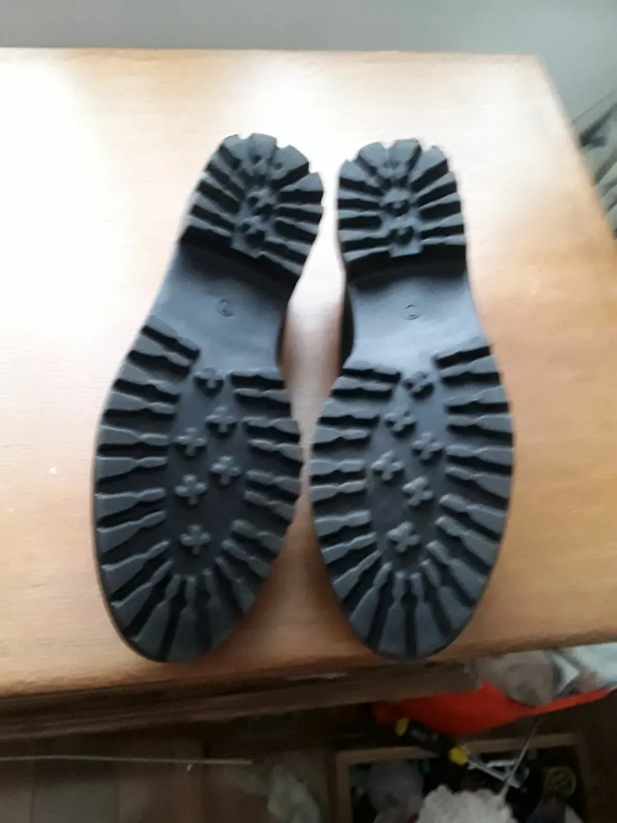 Ladies brand new black shoes size 7 - Image 2