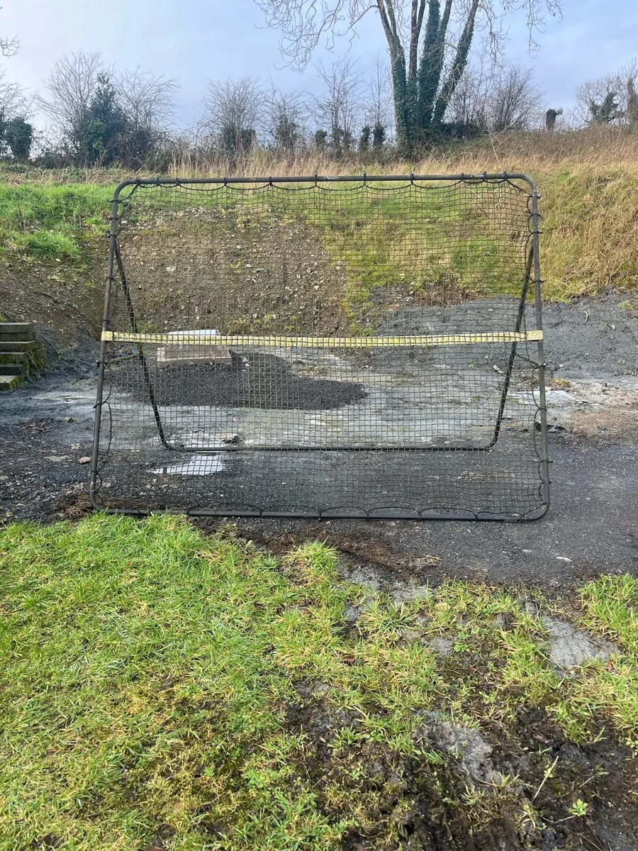 Football rebounder - Image 1