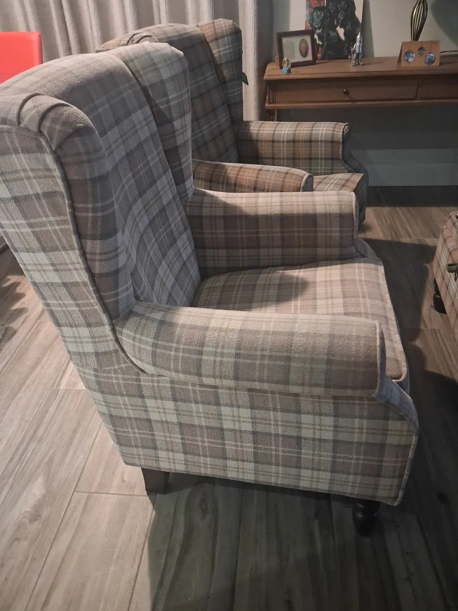 2 x Queen Anne Armchairs - Image 4