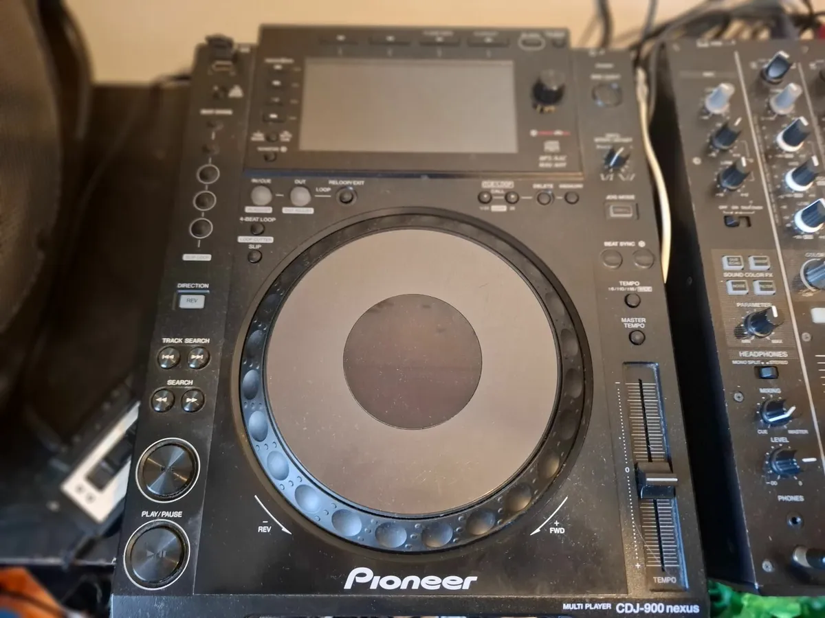 Dj eauipment - Image 1