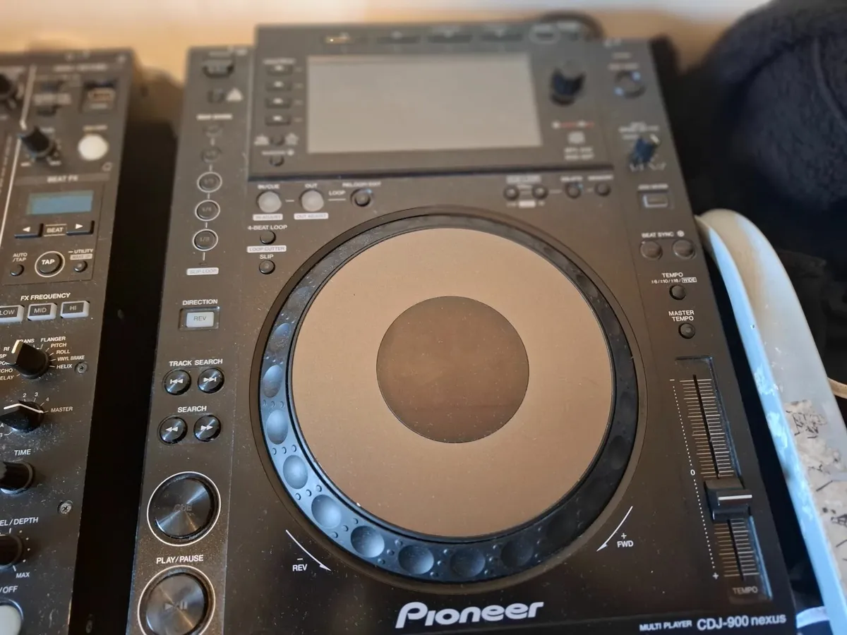 Dj eauipment - Image 3