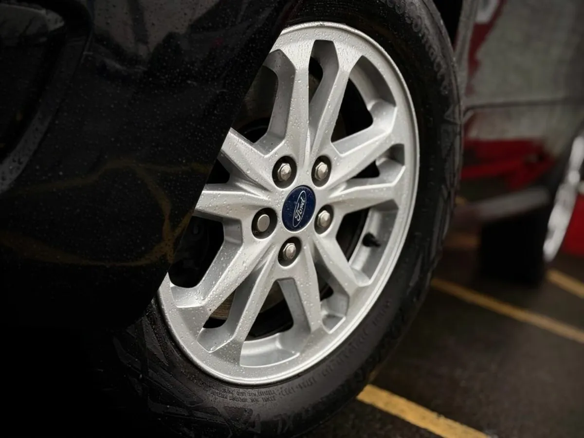 Ford Transit Connect 240 LIMITED L1H1 P/V ECOBLUE - Image 3