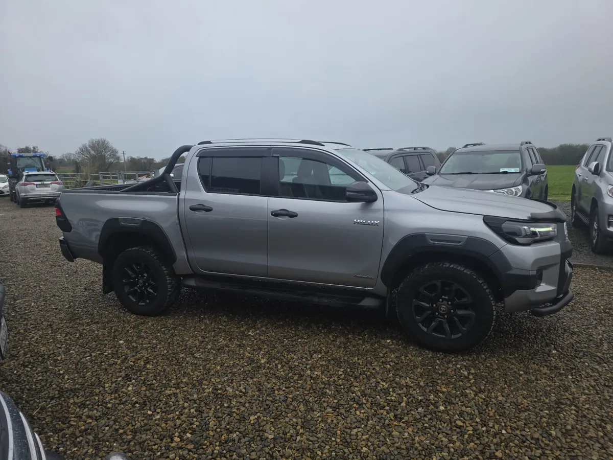 Toyota Hilux 2.8 Invincible - Image 4