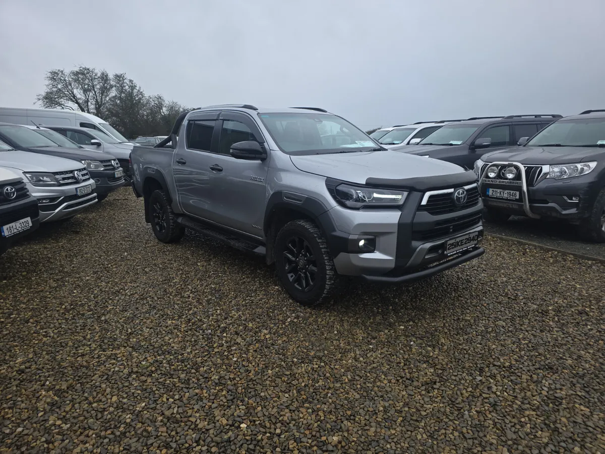 Toyota Hilux 2.8 Invincible - Image 2