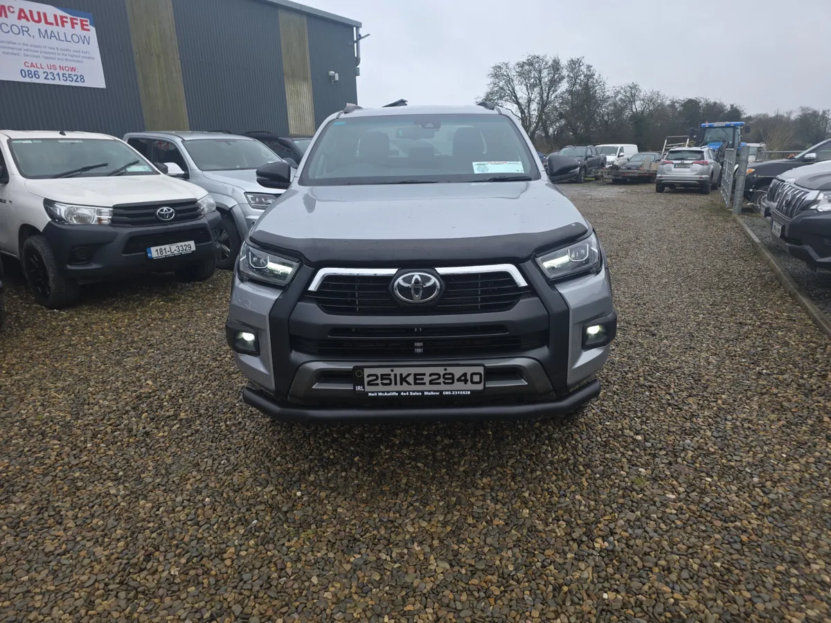 Toyota Hilux 2.8 Invincible - Image 3