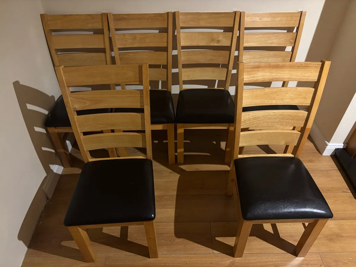 Dinning table and 6 chairs 500 free delivery - Image 2