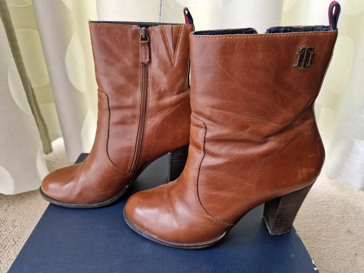 Genuine Tommy Hilfiger Ankle Boots UK7 - Image 2