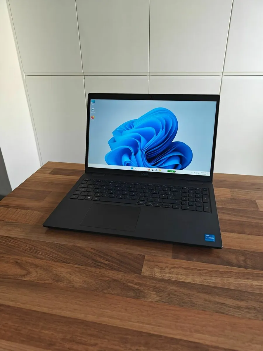 Mega Dell Latitude 3520 Laptop - Image 1