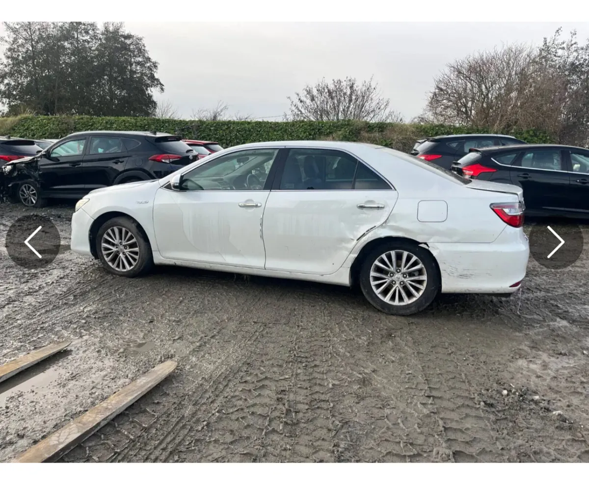 2016 Toyota Camry 2.5 Hybrid - Image 4