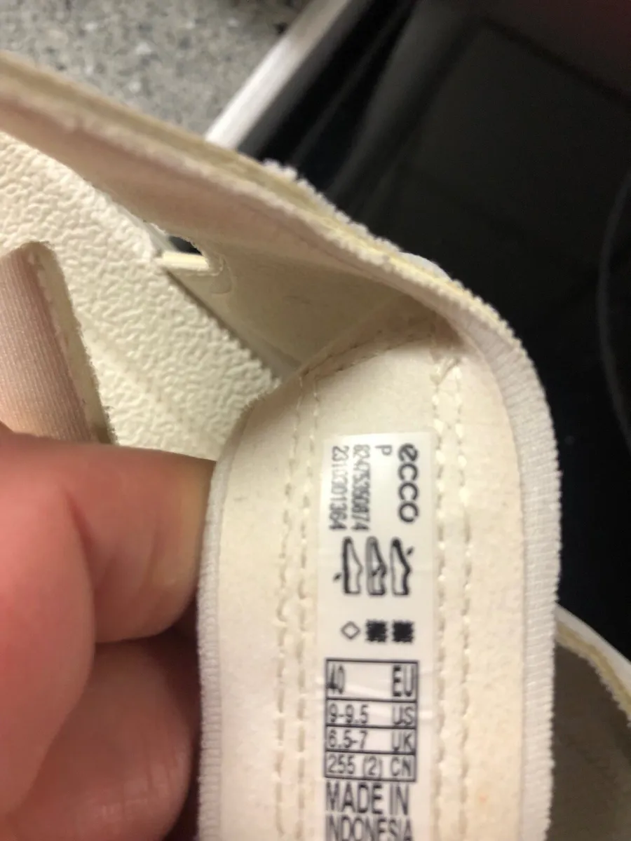 Ladies Ecco sandbags size 40 €20 - Image 3