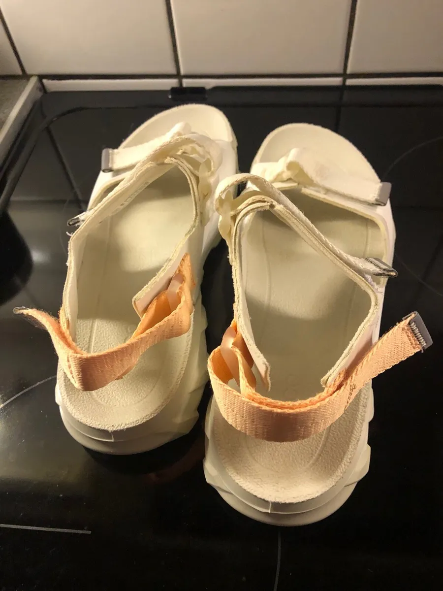 Ladies Ecco sandbags size 40 €20 - Image 4