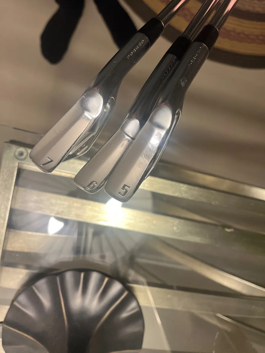 Srixon golf irons - Image 4