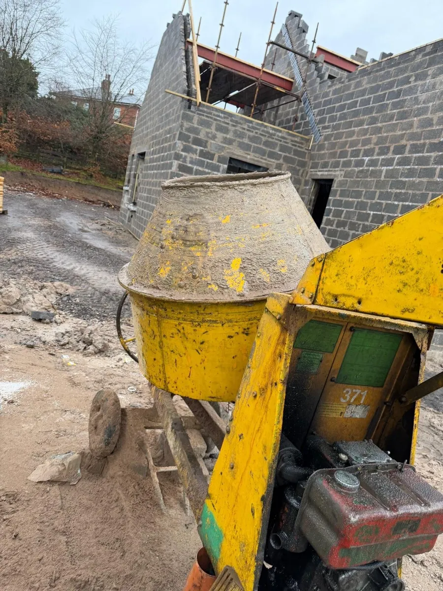 Concrete cement mixer - Image 1