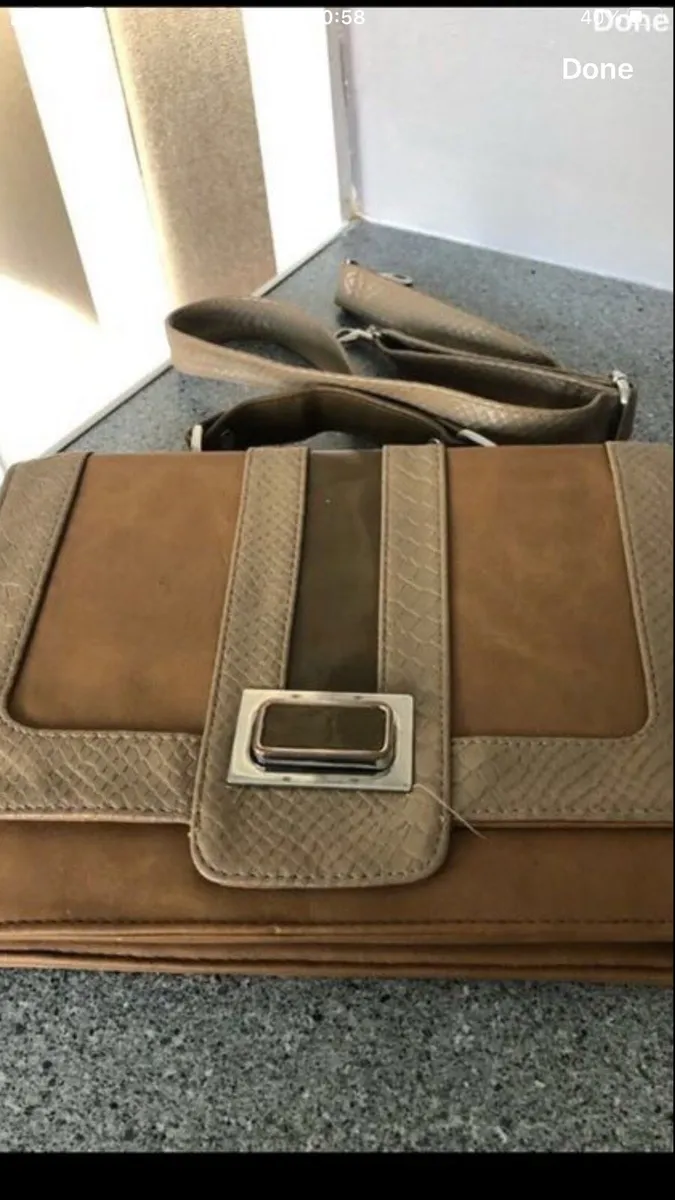 Ladies savida shoulder bag €10 - Image 2