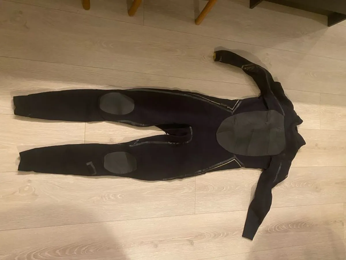 Billabong Wetsuit XL - Image 1