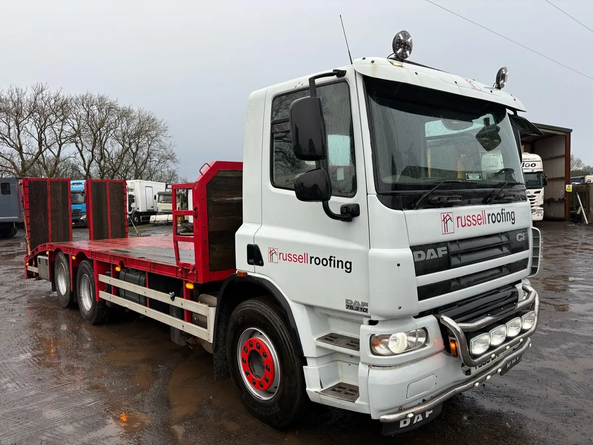 2009 DAF CF75.310 6x2 Beavertail - Image 2