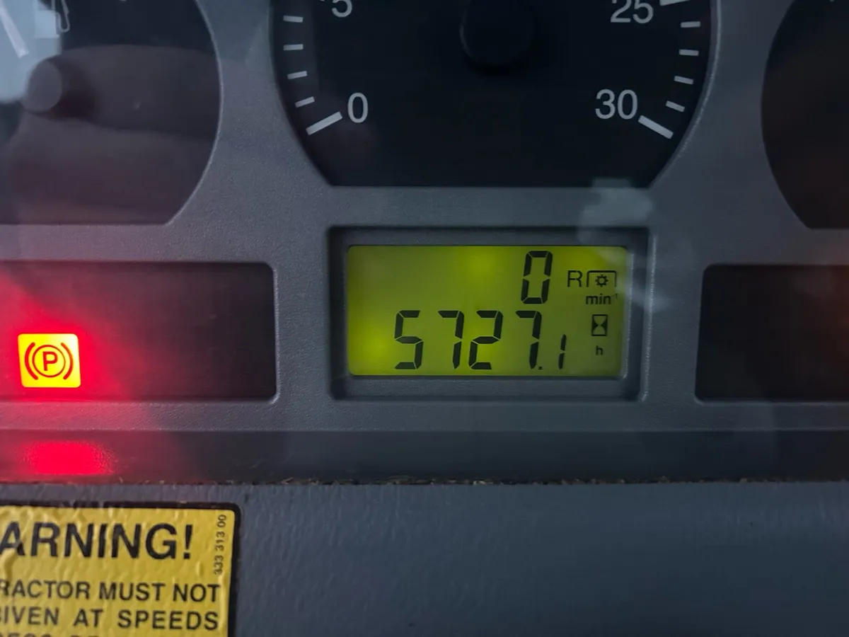 Valtra 6300+ loader - Image 4