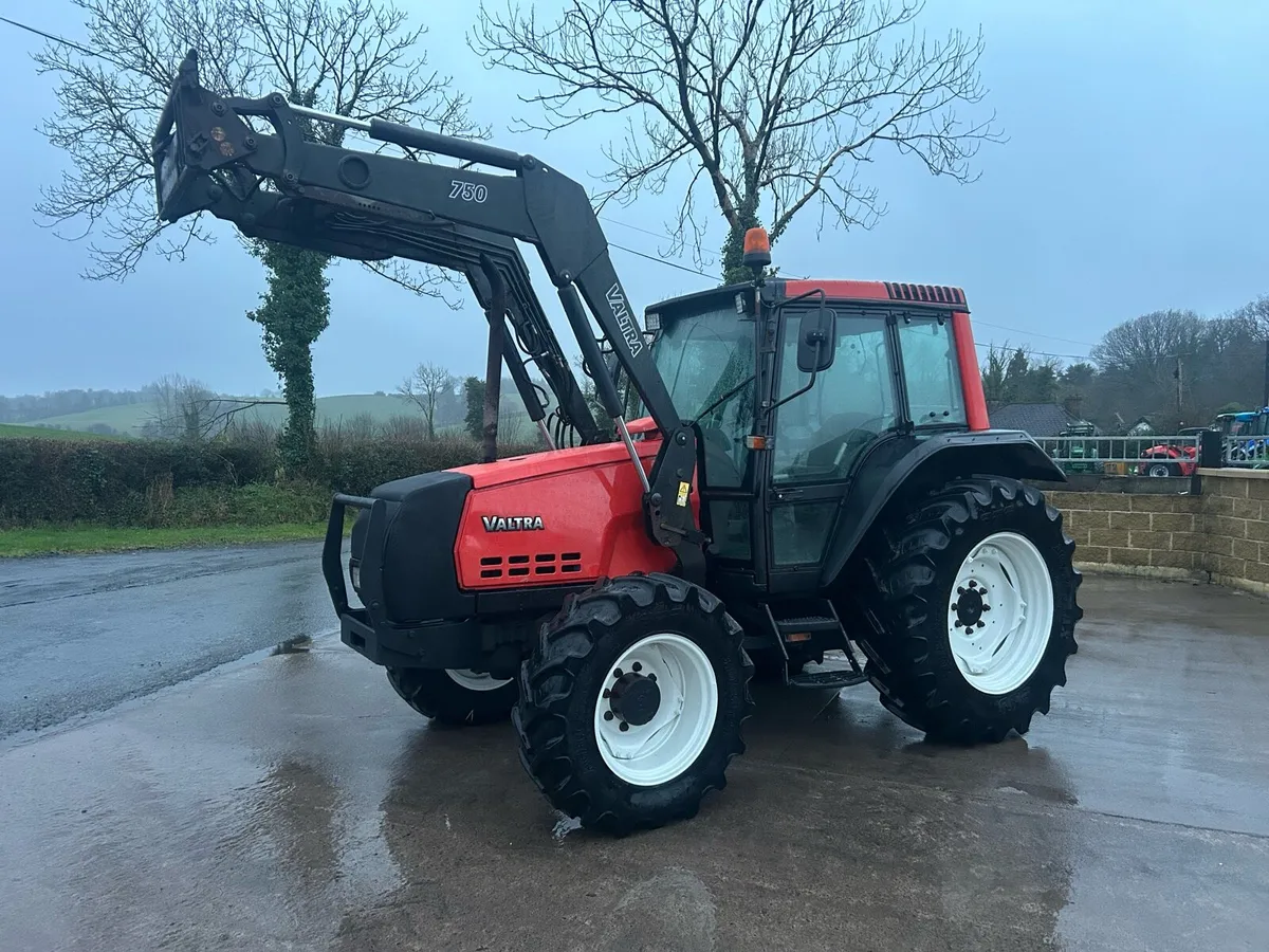 Valtra 6300+ loader - Image 2