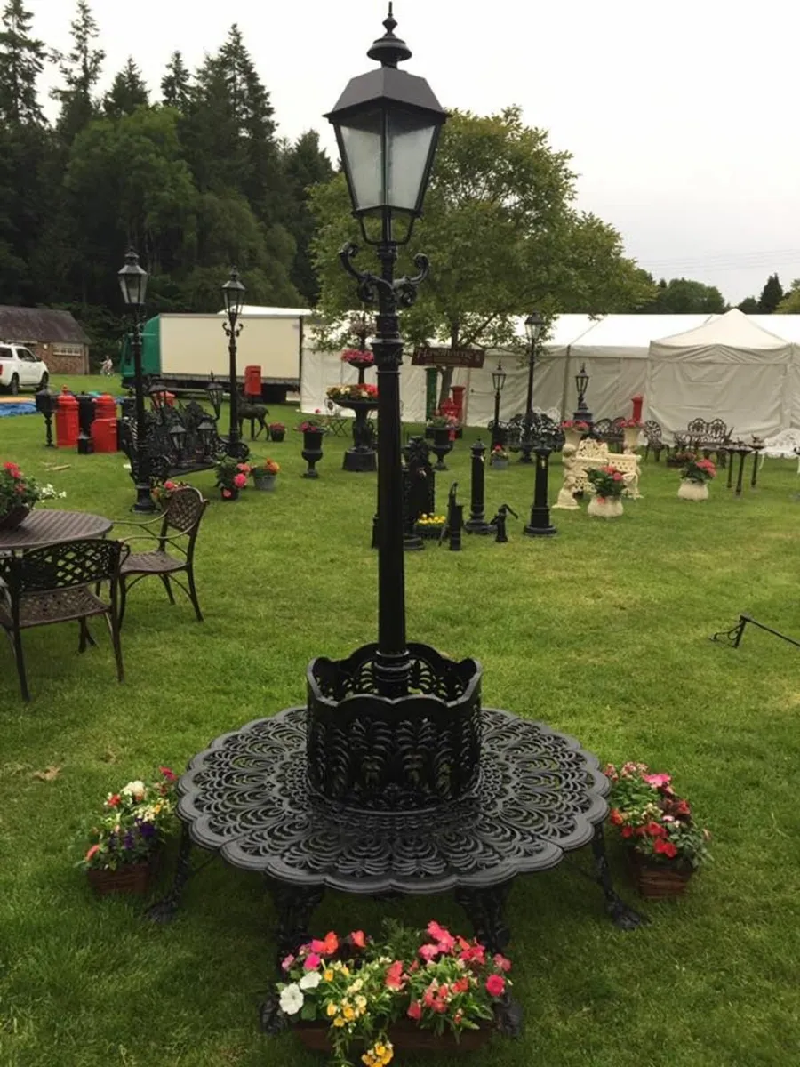 Cast iron Arches & dog bowls Garden furniture - Image 1