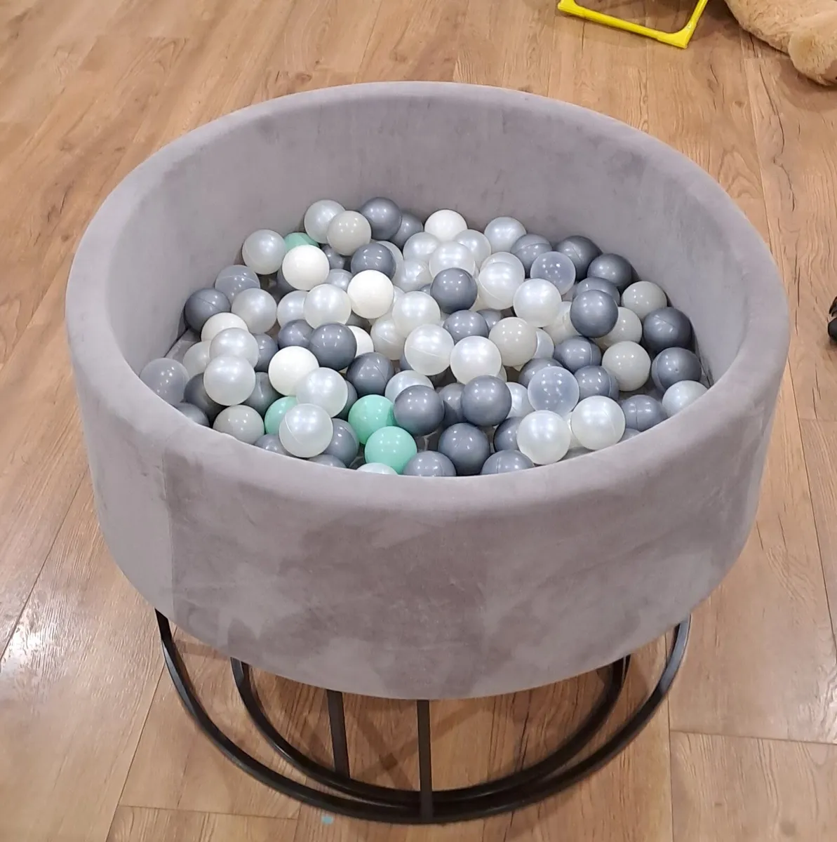 Play Factory Foam Ball Pit with 135 balls - Image 1