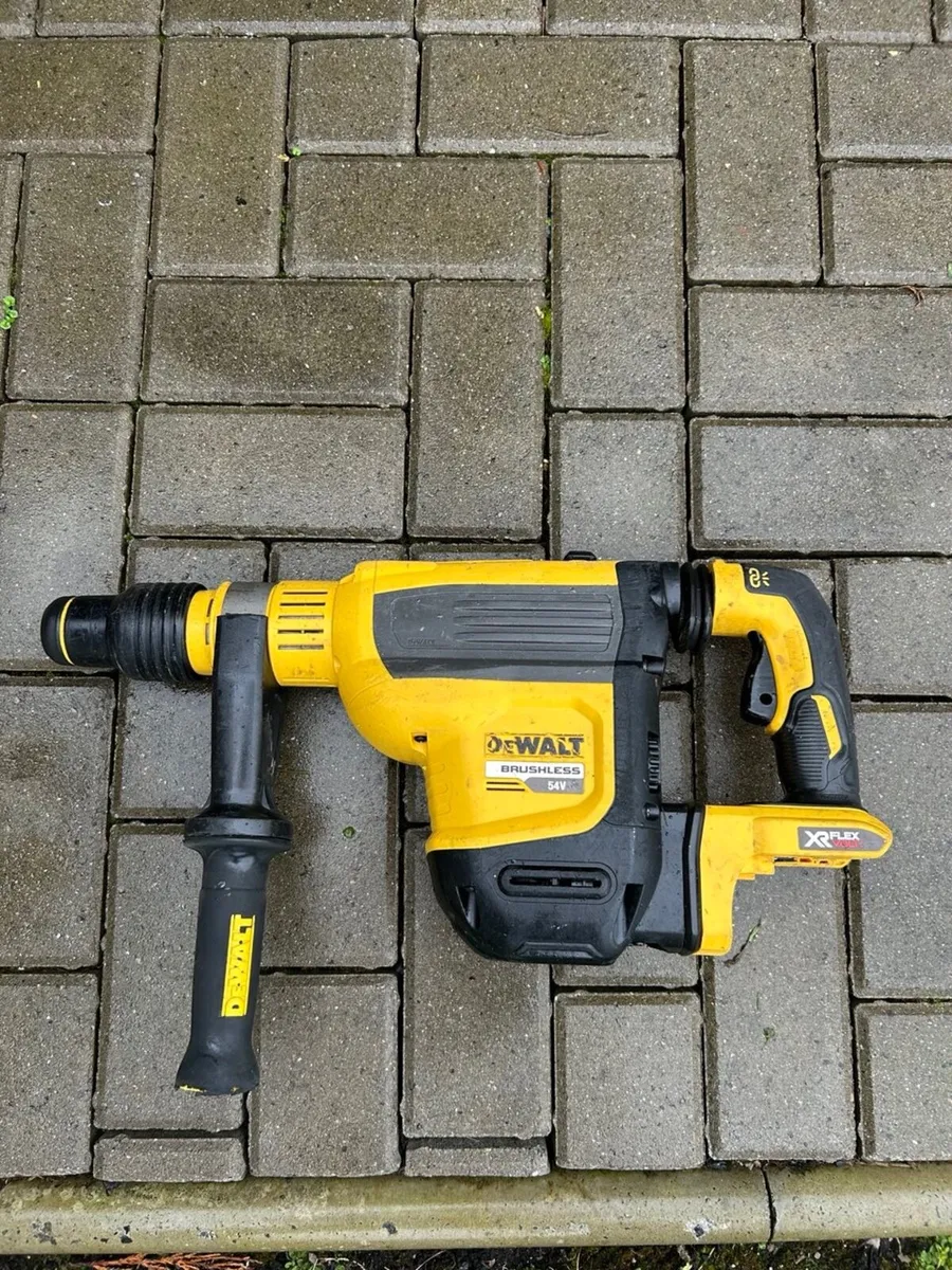 DEWALT DCH614 CORDLESS SDS-MAX ROTARY HAMMER DRILL - Image 1