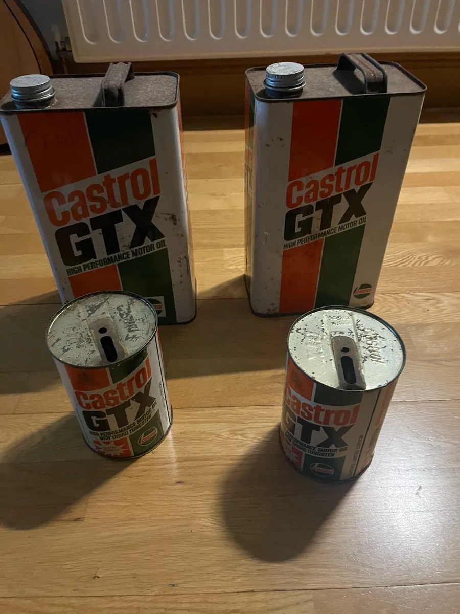 Collection of oil cans - Image 1