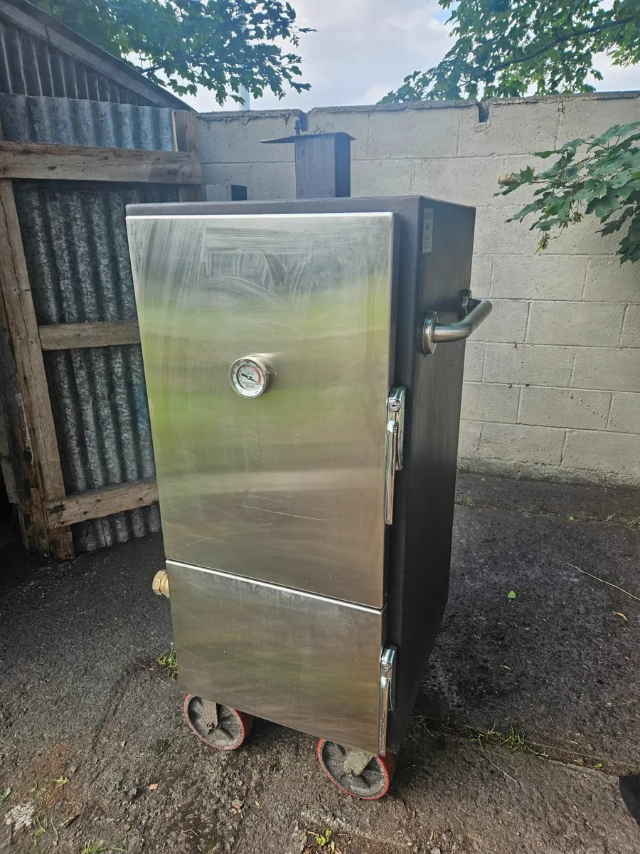 Cabinet Smoker - Image 1