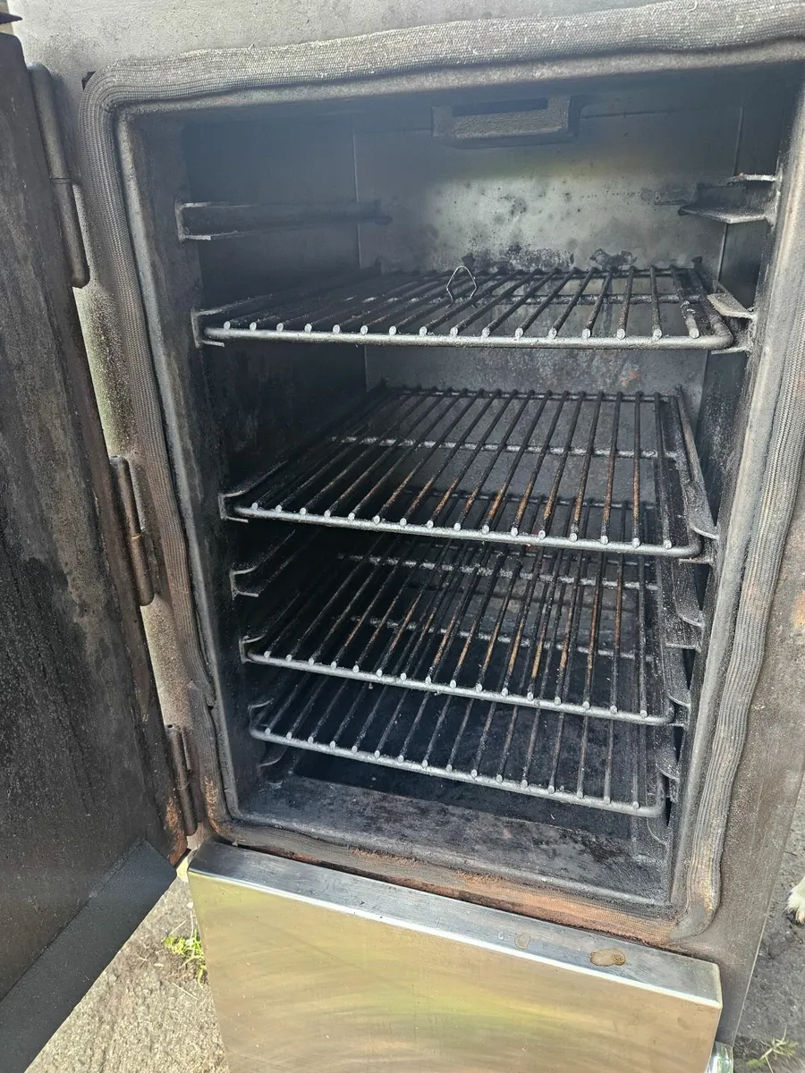 Cabinet Smoker - Image 4
