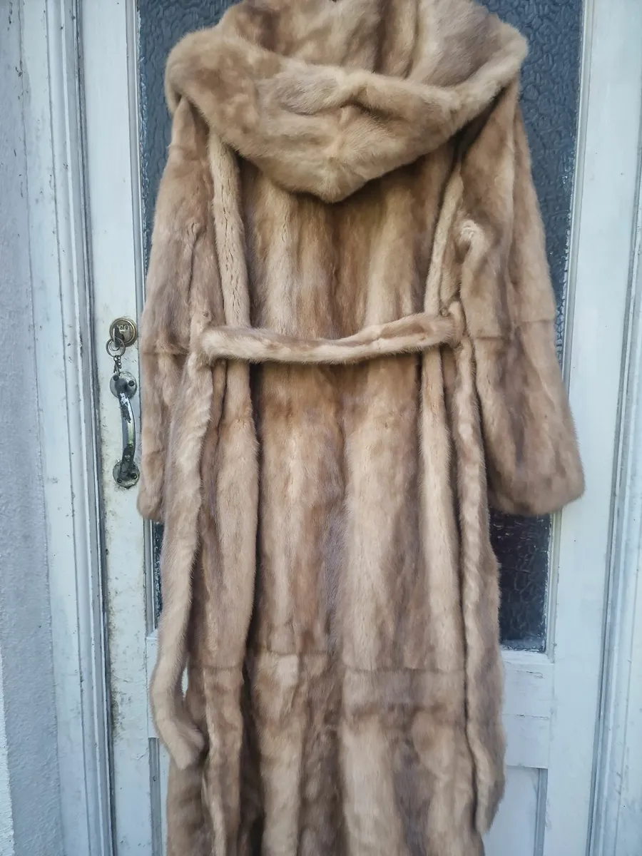 Ladies mink fur coat - Image 3
