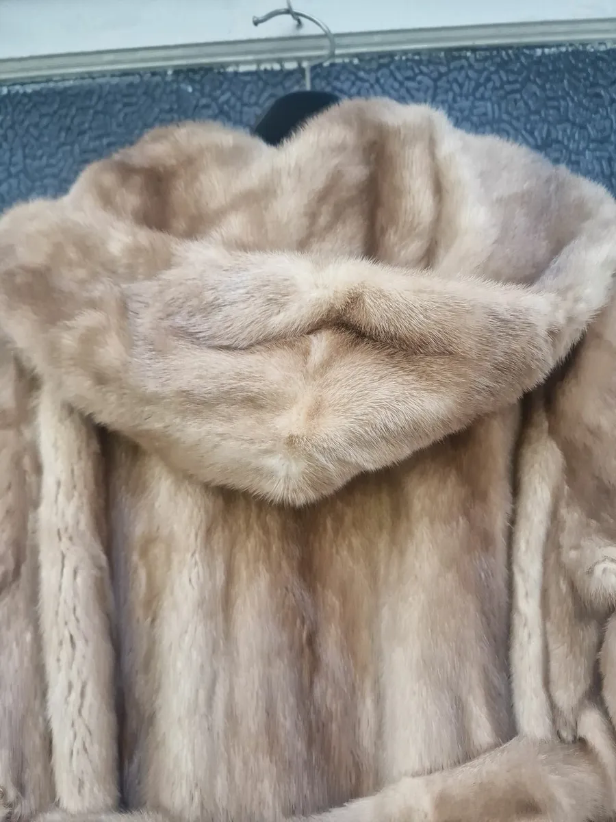 Ladies mink fur coat - Image 4