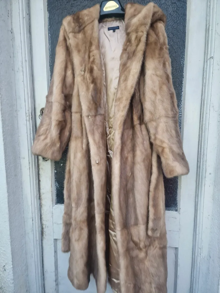Ladies mink fur coat - Image 2