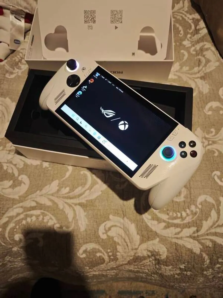 Asus Rog Xbox Ally Amd Ryzen Z2 A 7" | 16gb | 512gb - Image 1