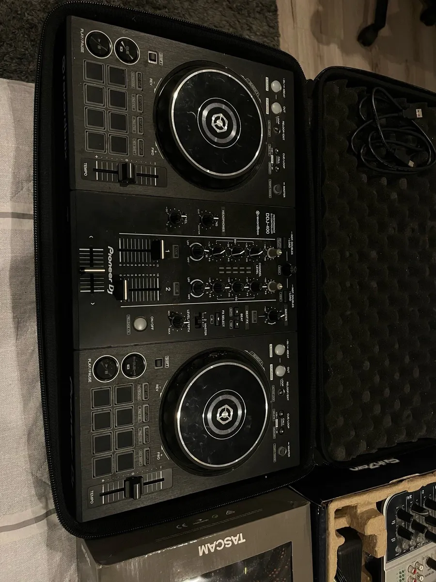Pioneer DJ - DDJ 200 + mixer and cables - Image 2