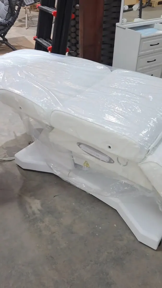 Electric Beauty Bed  3 Motor With Remote Brand new - Image 3
