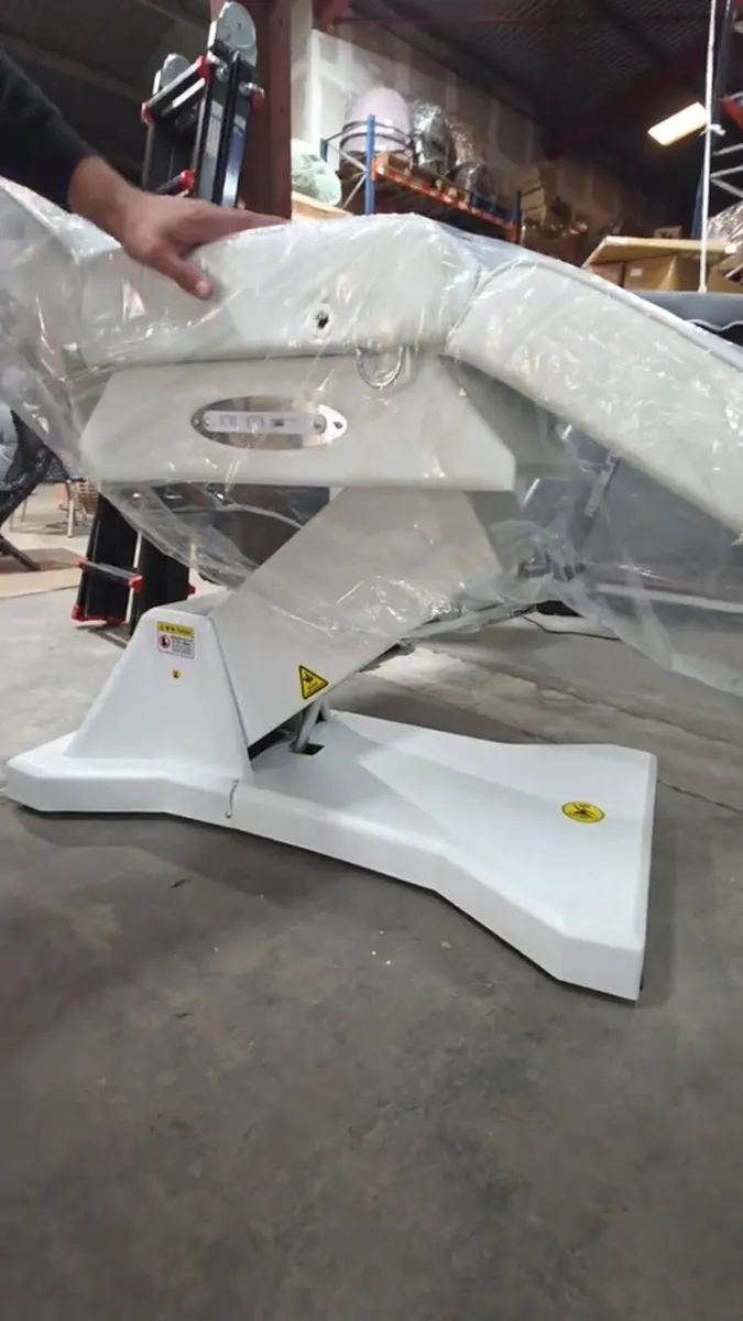Electric Beauty Bed  3 Motor With Remote brand new - Image 3