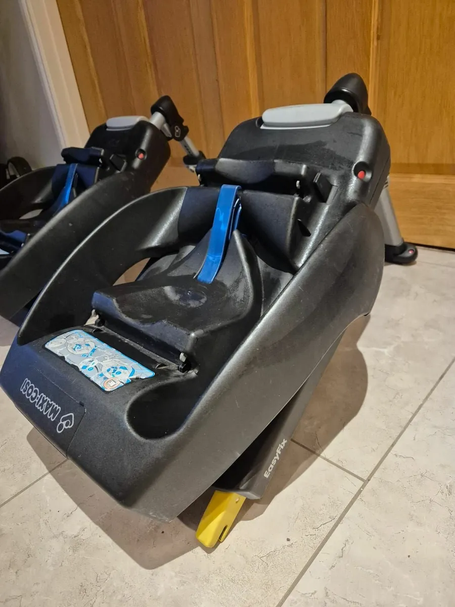 Maxi cosi car seat & isofix bases - Image 3