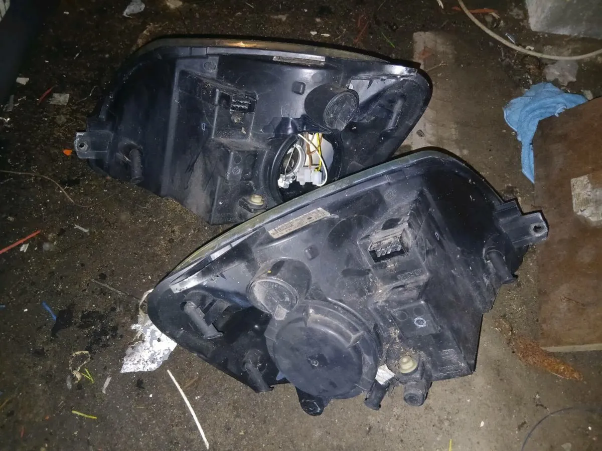 Peugeot/ Citreon Headlights - Image 2